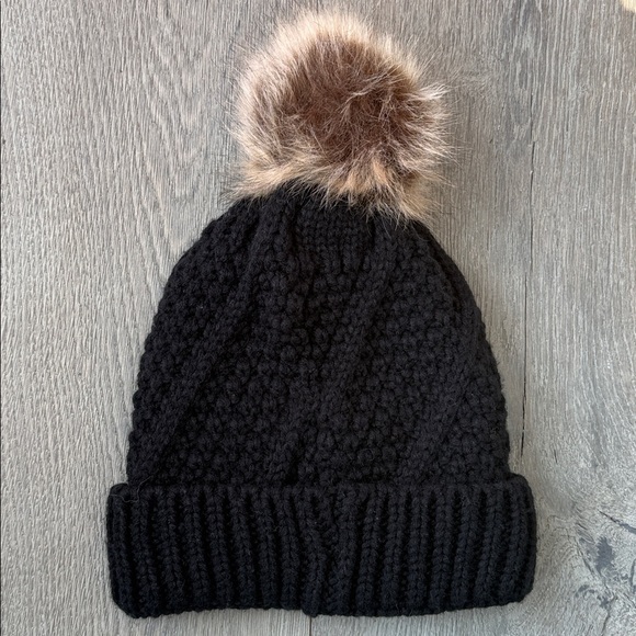 NWOT UGG Australia Black Cable Knit Fleece Lined Tan/Brown Faux Fur Pom Pom Hat - Picture 3 of 4